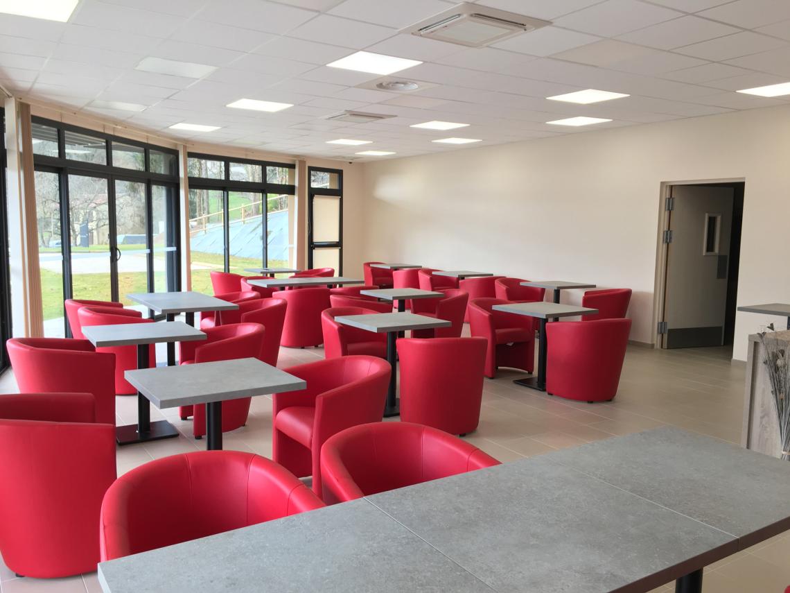 Le Jardin des Hespérides : Salle commune pour les repas, les jeux ...